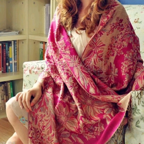 Accessories - Brand new! Beautiful Pashmina